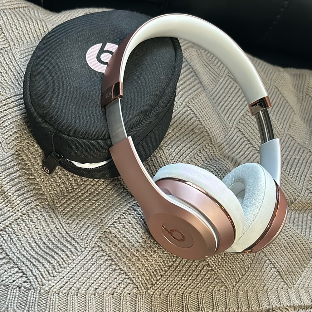 Beats Solo3 Wireless Headphones - Rose Gold